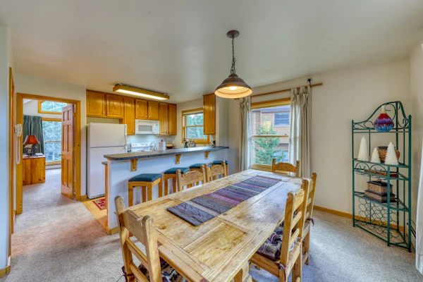 Large Condo with Ski Area Views, Shared Hot Tub - Walk to the Slopes