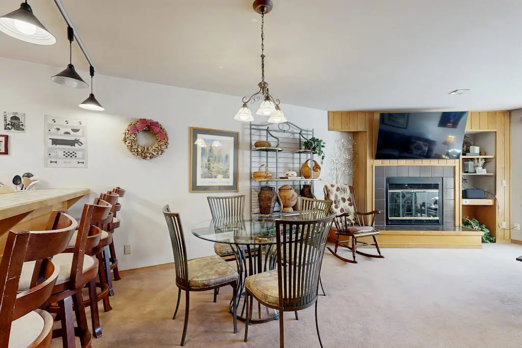 Ski Run Condominiums 203