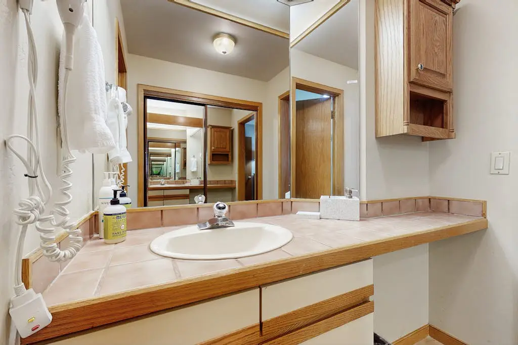Ski Run Condominiums 203