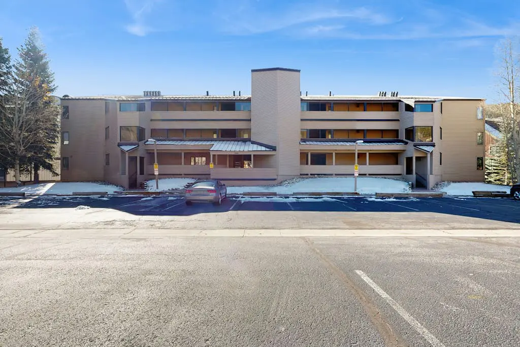 Ski Run Condominiums 203
