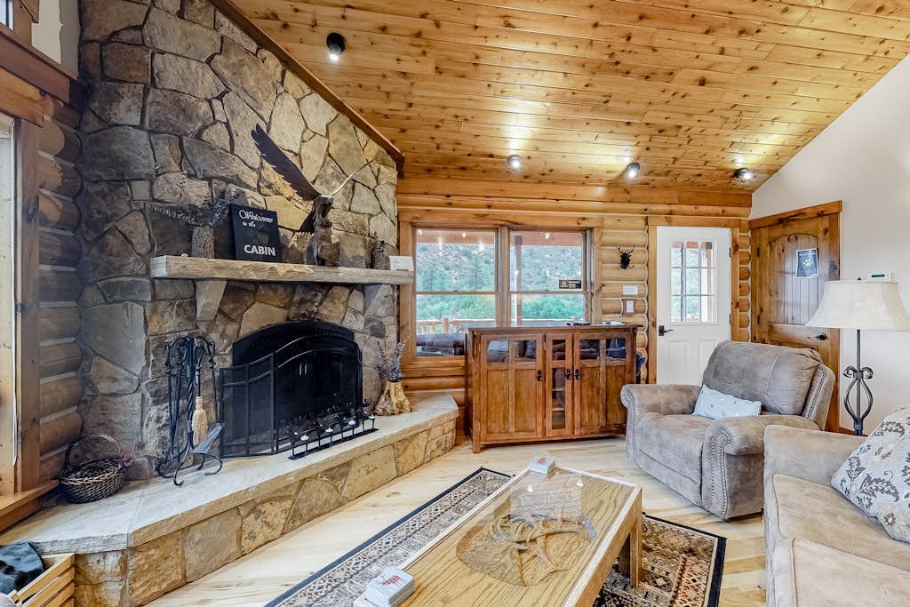 Inviting cabin with lovely lake & mountain views - close to town & hiking