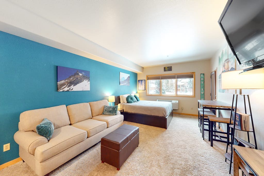 Bright and colorful studio with breathtaking mountain views