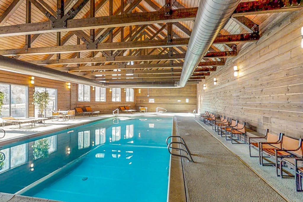 Skier's paradise in Cascade Village w/ pool, fireplace & private balcony