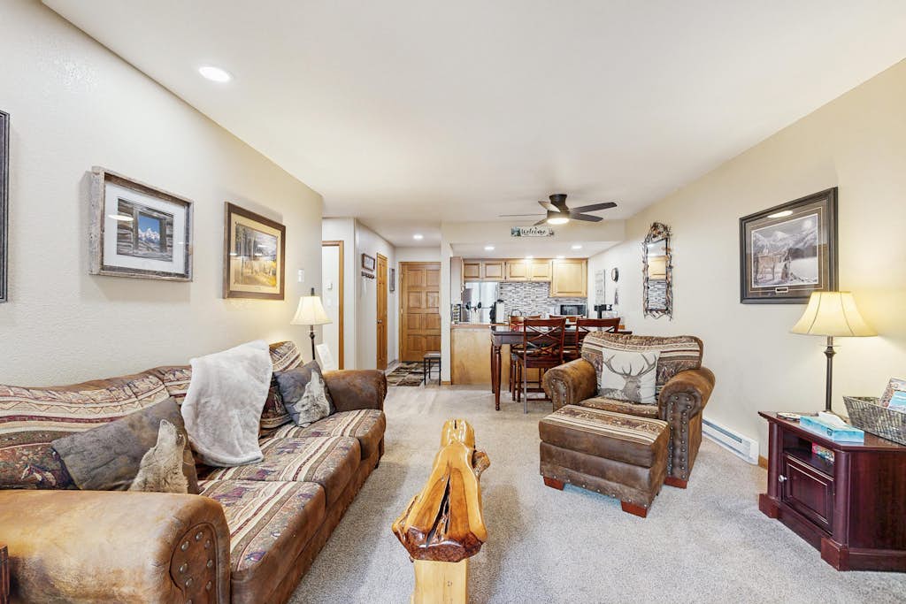 Skier's paradise in Cascade Village w/ pool, fireplace & private balcony