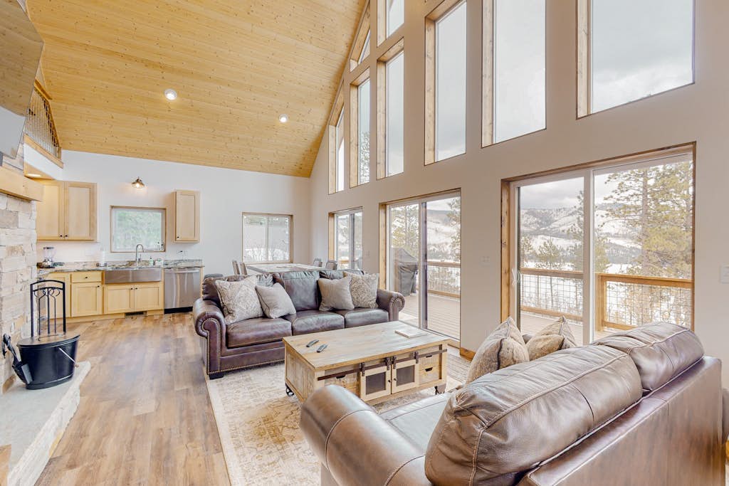Amazing lake view home with fireplace, W/D, kitchen, grill, balcony, and deck