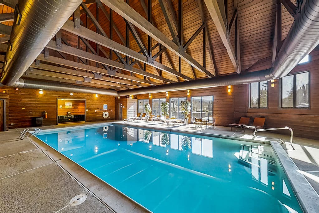 Spacious Family Getaway W/ Private Balcony, Skiing Nearby & High-Speed WiFi