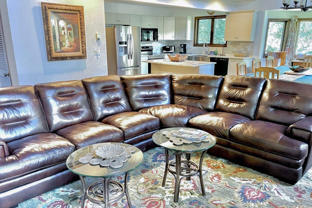 Spacious Cabin w/ WiFi, Pool Table, Fireplace, Washer/Dryer - Snowbird-Friendly