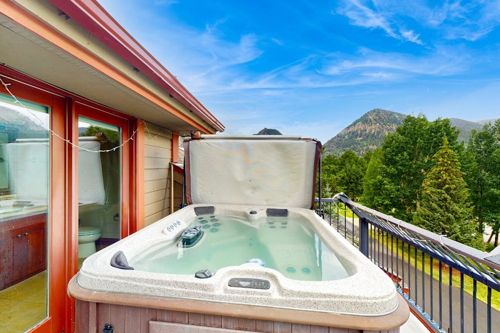 Marina Park Penthouse w/Shared Hot Tub & Pool, Mountain Views, Free WiFi