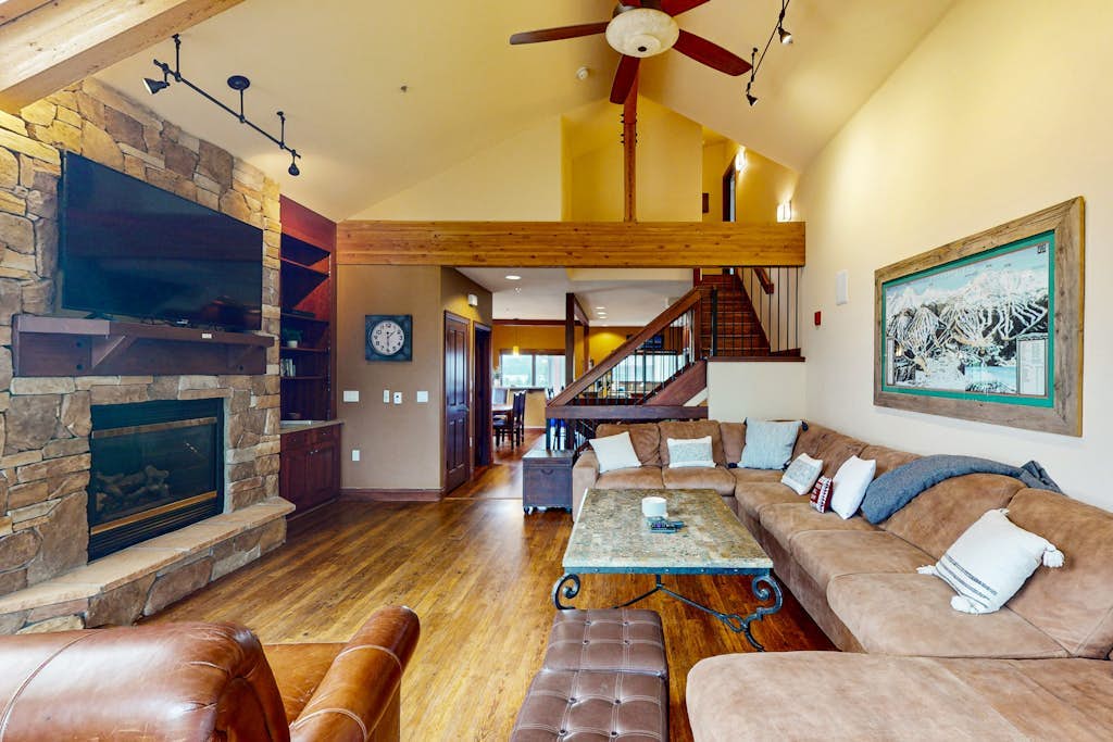 Marina Park Penthouse w/Shared Hot Tub & Pool, Mountain Views, Free WiFi