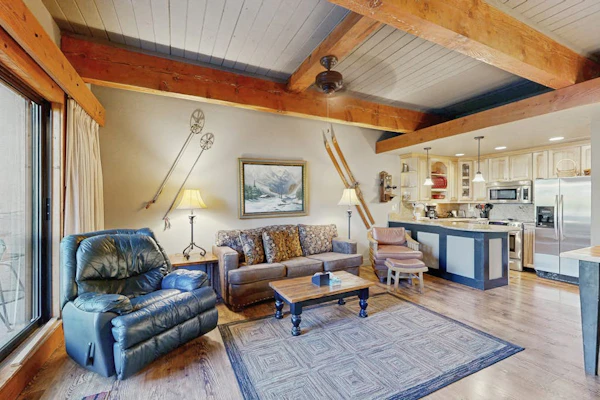 Mountain Condo w/Patio, Shared Hot Tub, Washer/Dryer, Gas Fireplace, Free WiFi