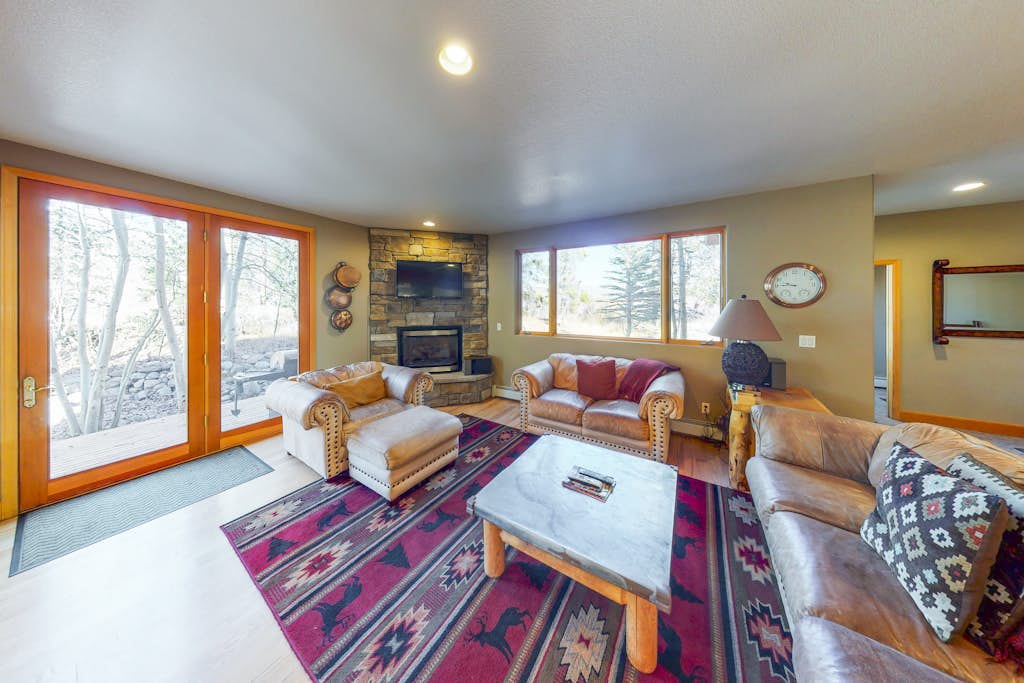 Large Lodge-Style Home Near Ski Resorts w/Private W/D - Dog Friendly