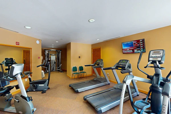Walk to slopes - Village condo with balcony, views, hot tubs, & gym