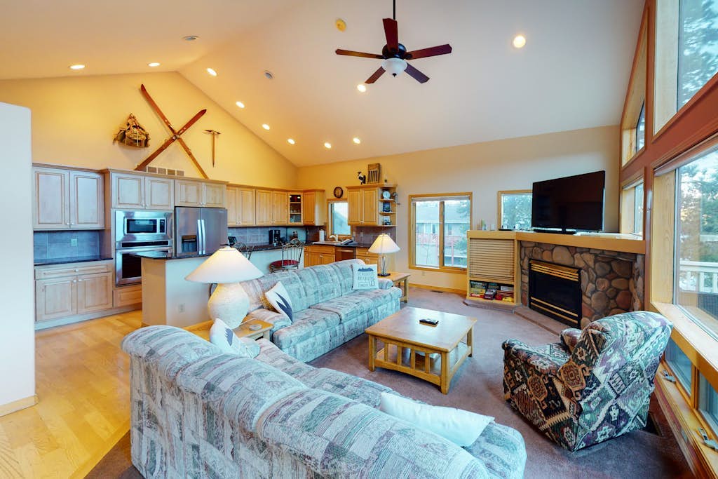 Beautiful Home w/Mount Royal Views, Free WiFi, Private W/D, & Deck - Near Skiing