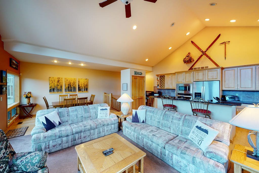 Beautiful Home w/Mount Royal Views, Free WiFi, Private W/D, & Deck - Near Skiing