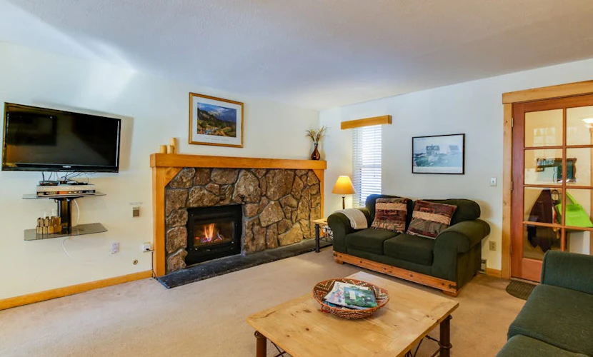 Mountain Retreat with Private Deck & Yard - Close to Frisco Marina