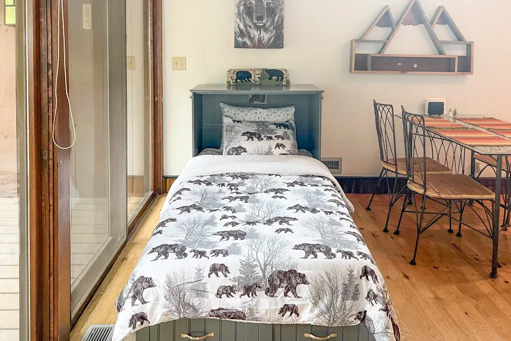The Bear Den 774