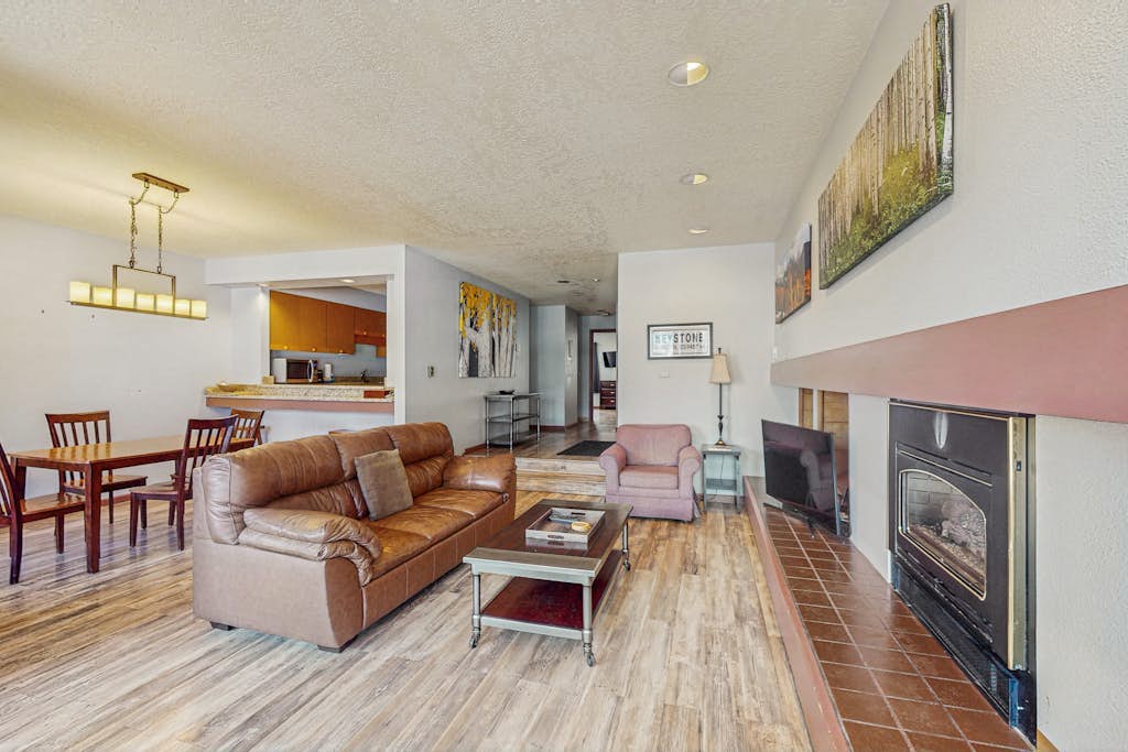 Dog-Friendly Condo with Mountain Views, a Shared Indoor Pool, & a Hot Tub