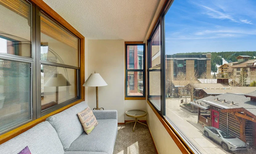 Center Village Studio w/ Sun Room, Kitchen, & Shared Hot Tub - Walk to Lift