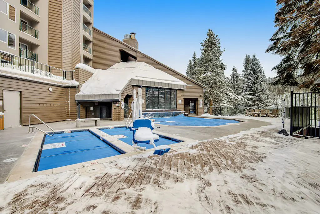 Iron Horse Resort D3084--Studio
