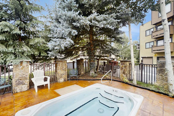 Ski-in/ski-out chalet right next to Super Bee gondola w/shared hot tub + WiFi