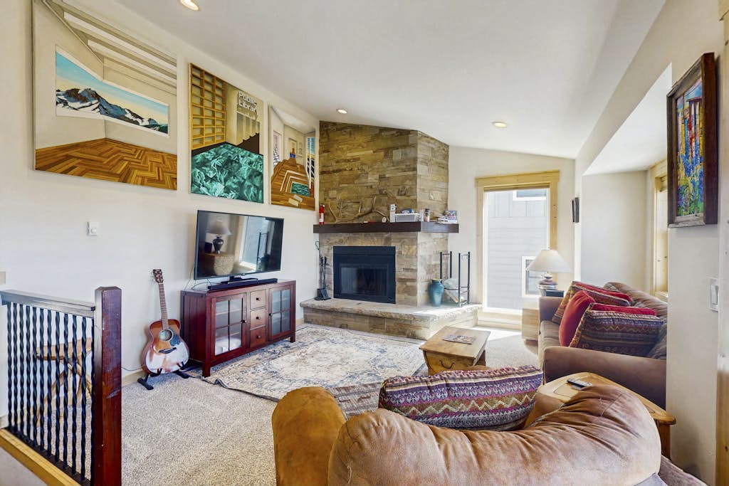Lovely townhouse with fast WiFi, sauna, foosball & wood fireplace