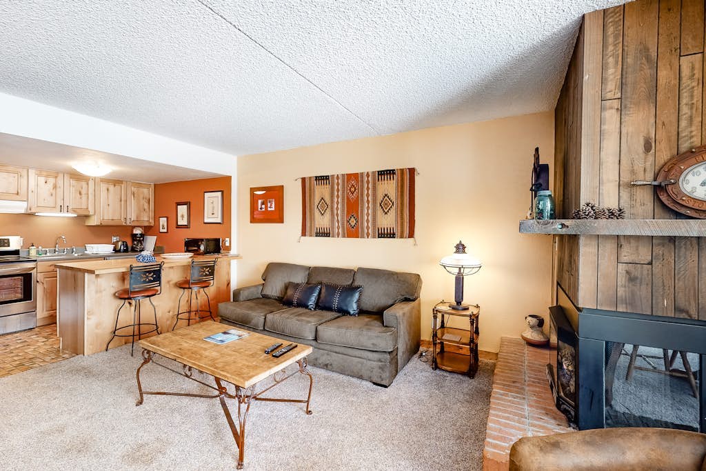 Mountain home with fireplace & private balcony - walk to lifts