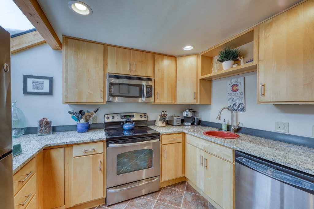 Charming townhome w/shared BBQ & mountain views - walk to downtown Frisco