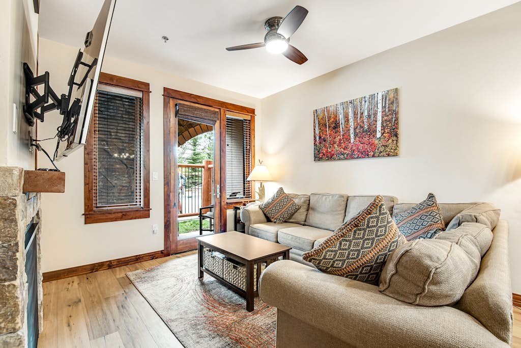 Lovely Breckenridge villa with fireplace & resort amenities