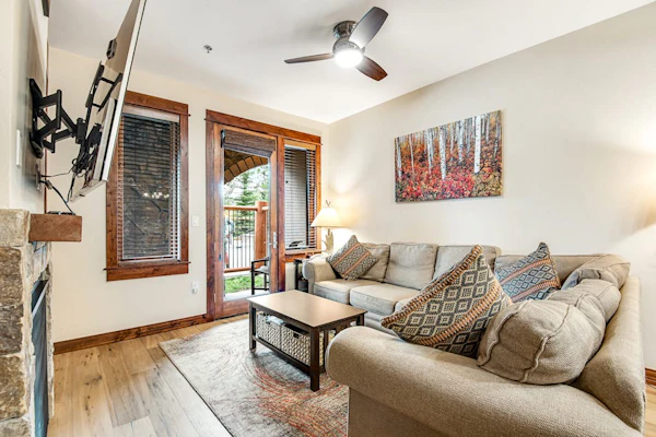 Lovely Breckenridge villa with fireplace & resort amenities