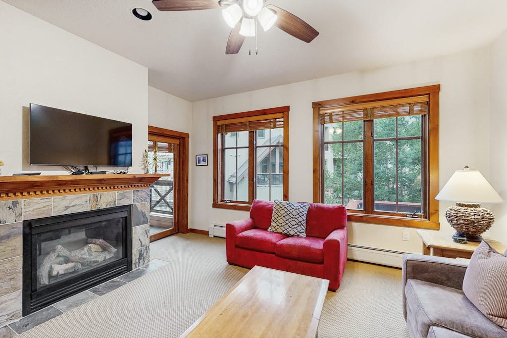 Updated condo with pool, hot tubs & 3-min walk to Quicksilver