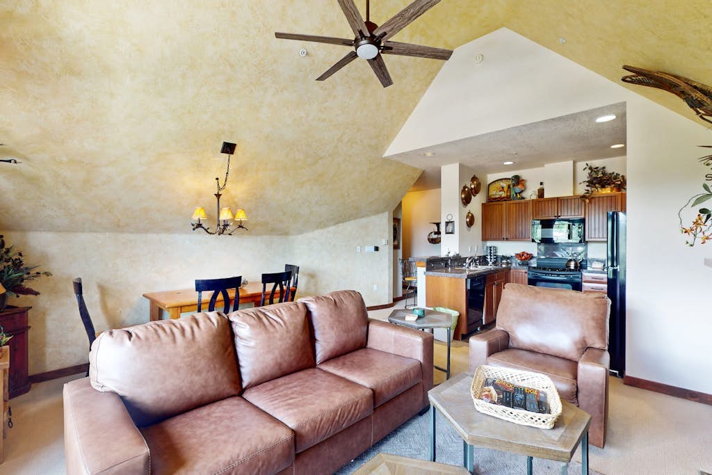Downtown Breckenridge condo with hot tubs, pool & fireplace - walk to lifts