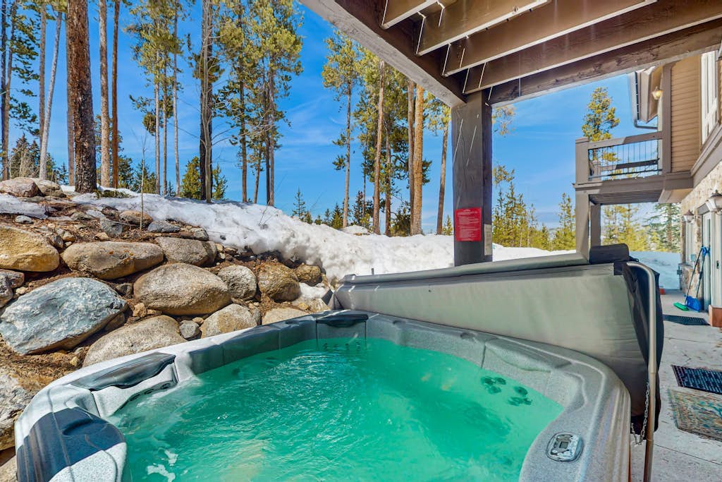 Spacious, ski-in/out townhome with hot tub, fireplace & heated garage