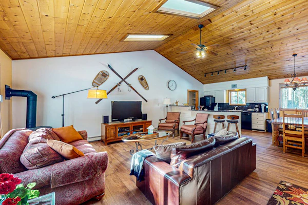 Wonderful Getaway Near Town & Slopes W/ Fast WiFi, Full Kitchen, Deck & More