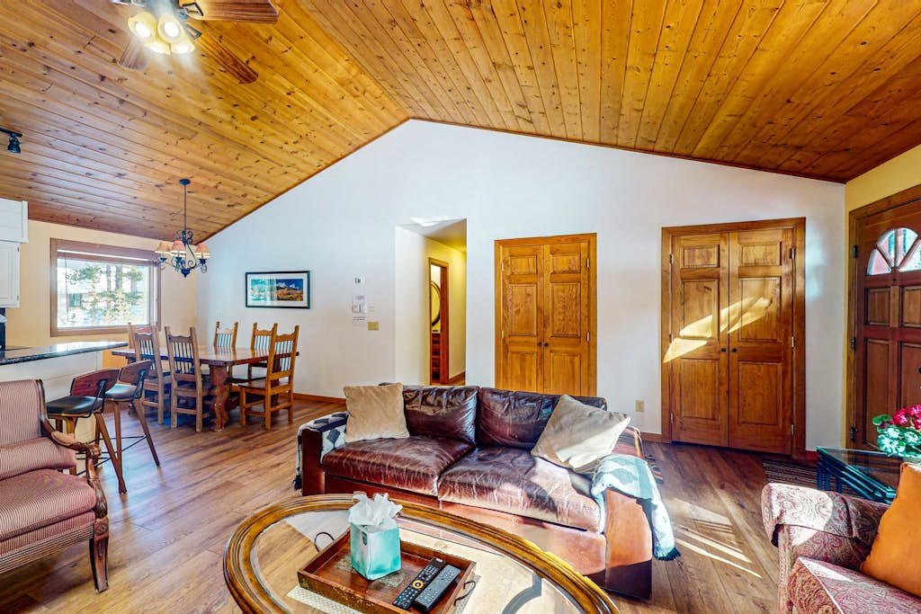 Wonderful Getaway Near Town & Slopes W/ Fast WiFi, Full Kitchen, Deck & More