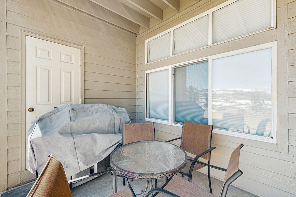 Pristine condo in Frisco w/views of Lake Dillon w/hot tub access on rec path