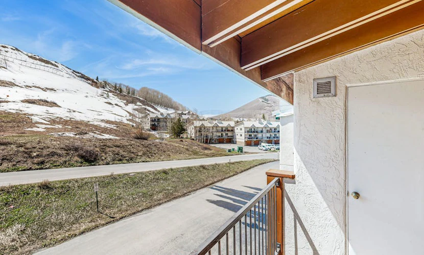 Charming Condo with Indoor Pool and Hot Tub - On Bus Line Half-Mile to Slopes