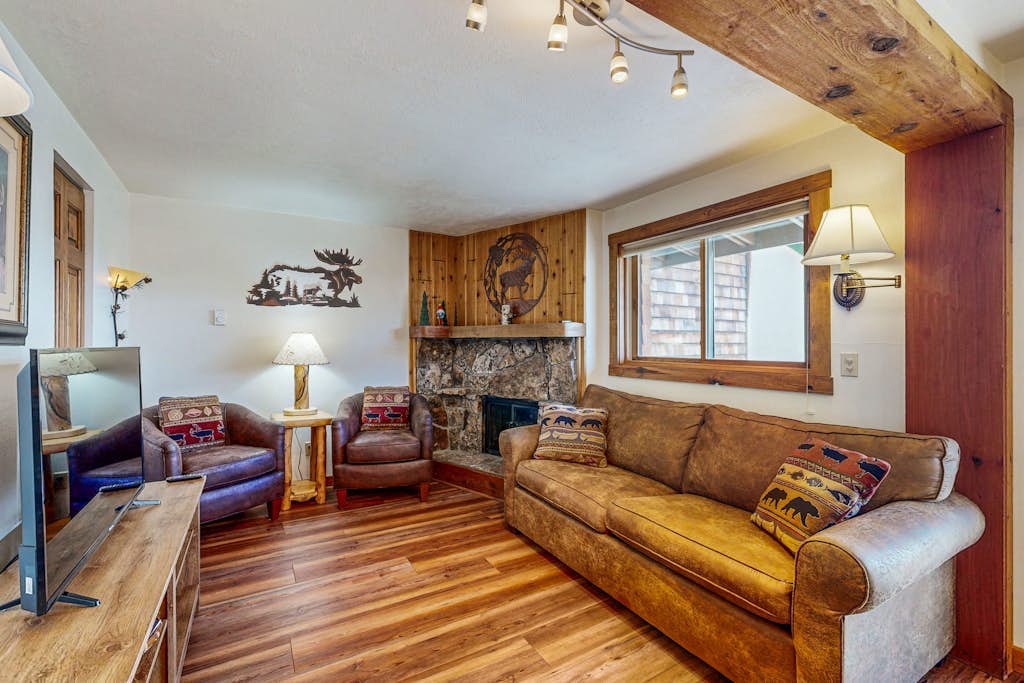 Charming Condo with Indoor Pool and Hot Tub - On Bus Line Half-Mile to Slopes