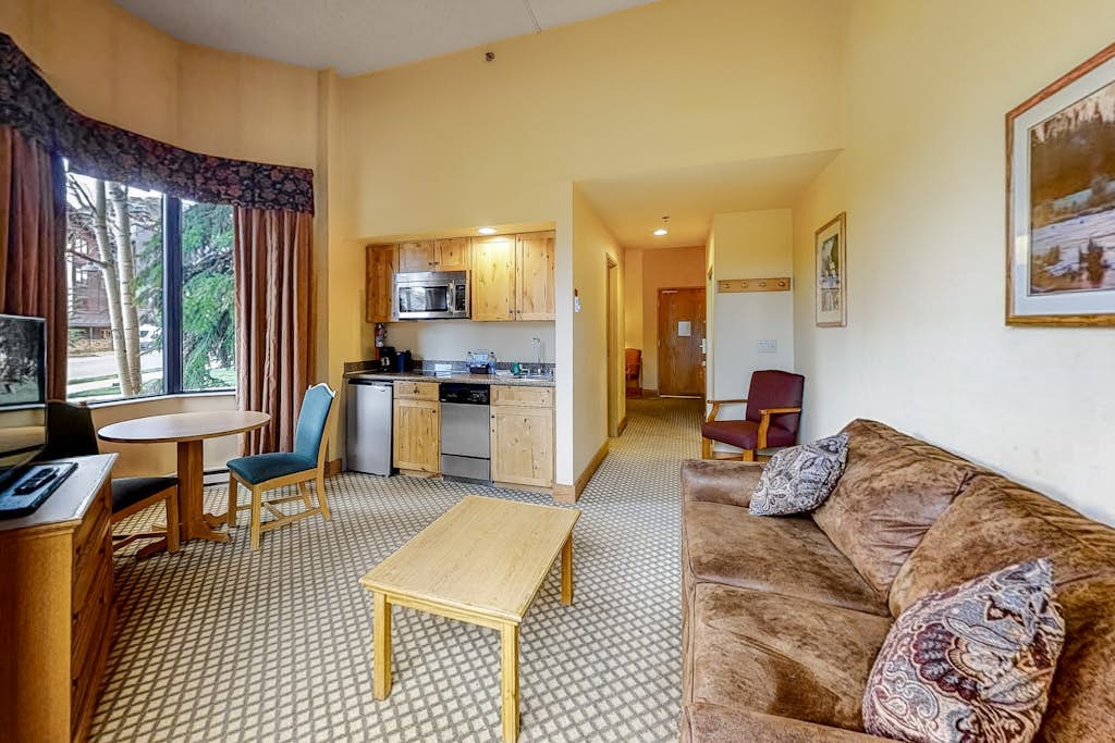 Well-Kept Studio Near the Slopes w/ Kitchenette, WiFi, Shared Pool, & Hot Tub