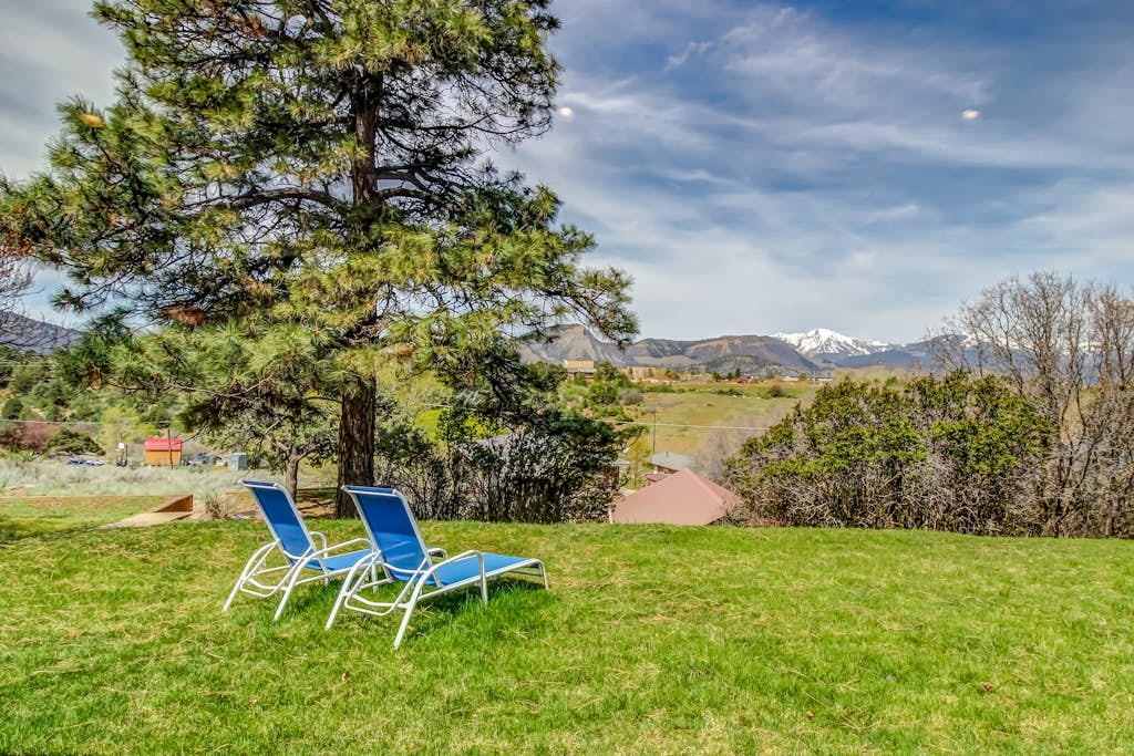 Secluded & newly remodeled Durango beauty close to town with large yard