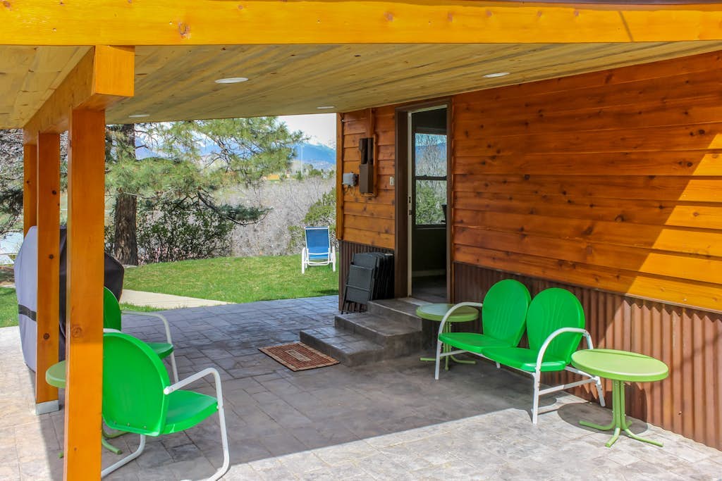Secluded & newly remodeled Durango beauty close to town with large yard