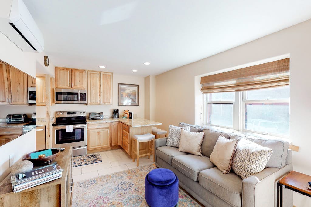 Charming open layout retreat w/prime location in downtown Durango