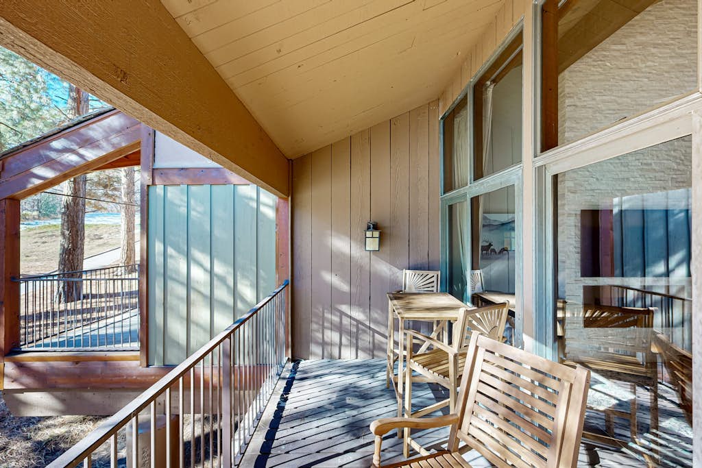 Spacious studio with large deck and access to shared pool and hot tub