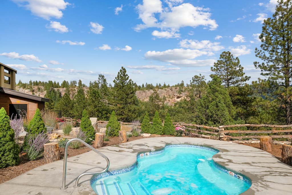 Lovely retreat north of town with private balcony & shared pool/hot tub
