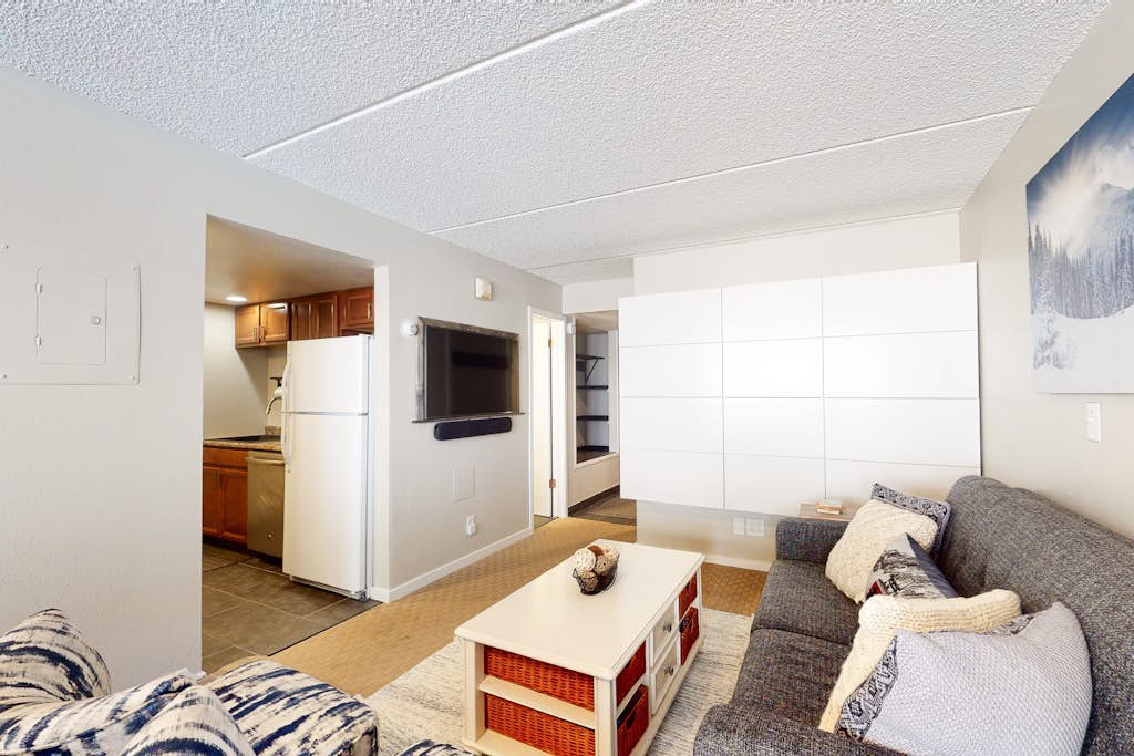 Mountain View Condo with Shared Hot Tub/Sauna, Balcony, Full Kitchen, & WiFi