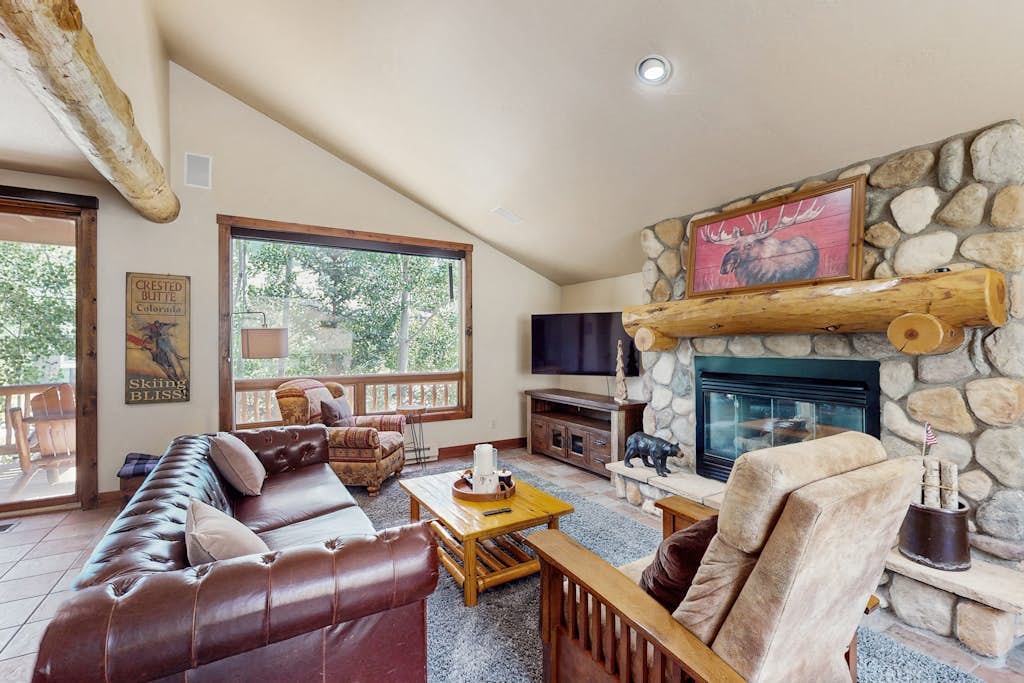 Cozy townhouse w/ full kitchen, great views, w/d & walk to slopes