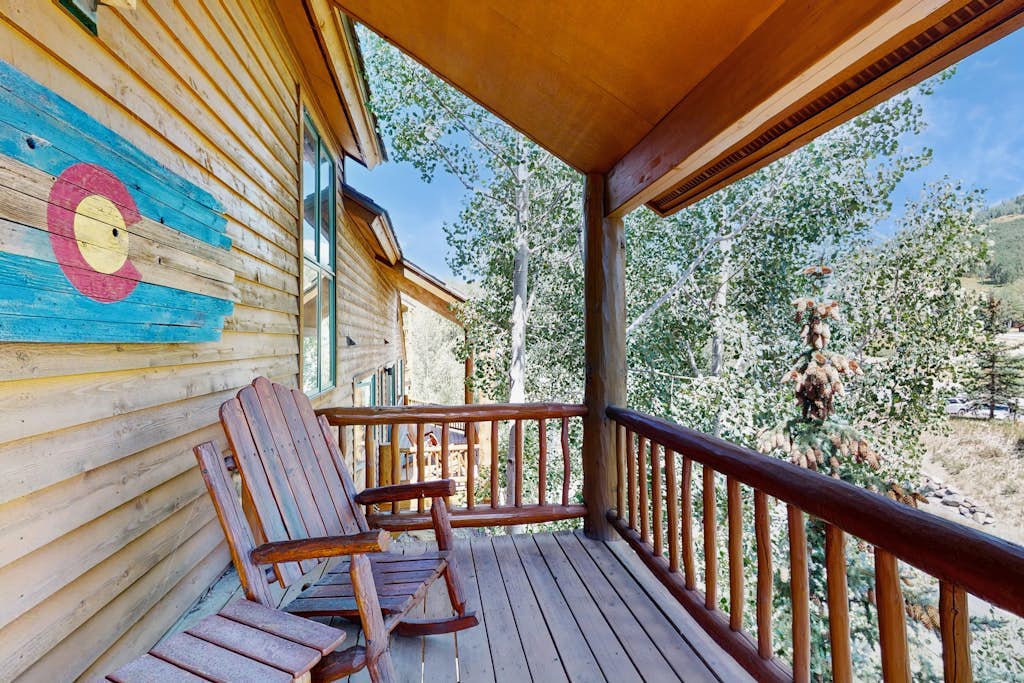 Cozy townhouse w/ full kitchen, great views, w/d & walk to slopes