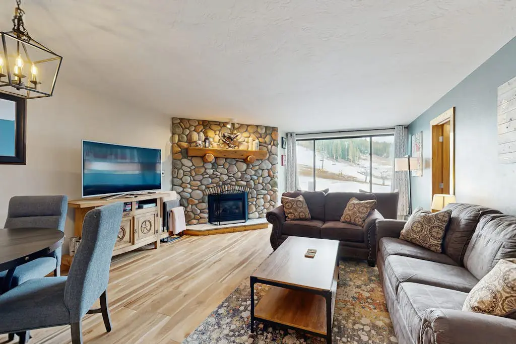 Ten Mile Circle Apartment 291