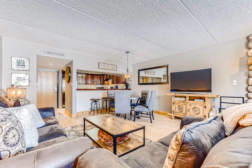Ten Mile Circle Apartment 291