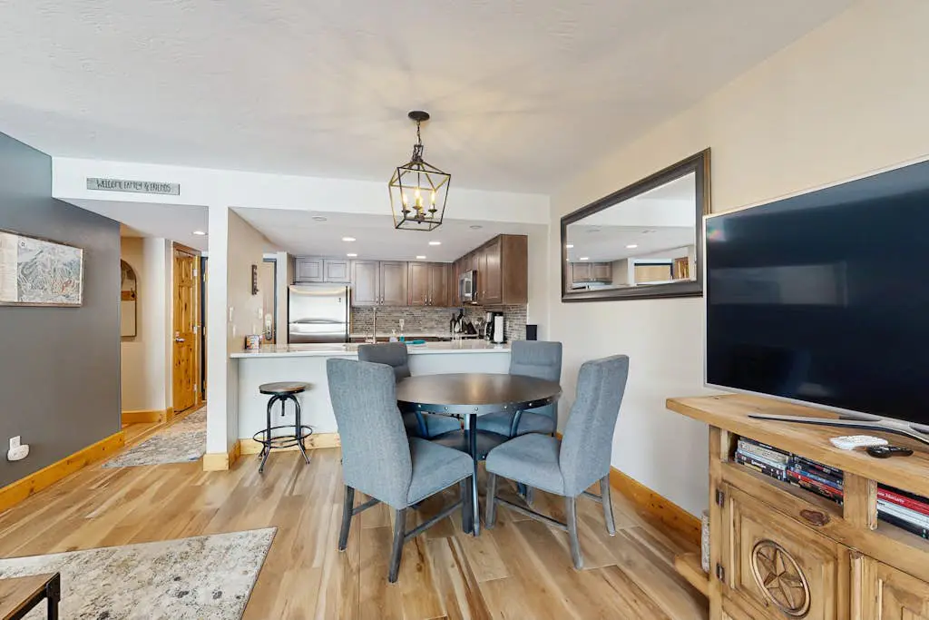 Ten Mile Circle Apartment 291