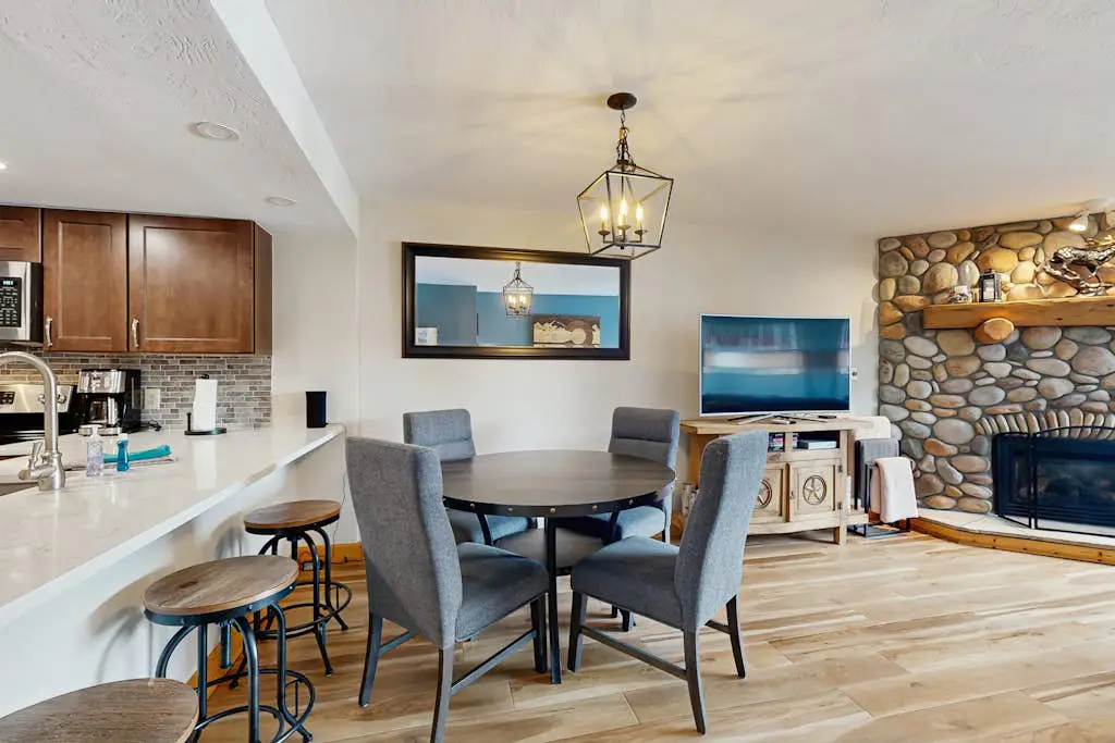 Ten Mile Circle Apartment 291